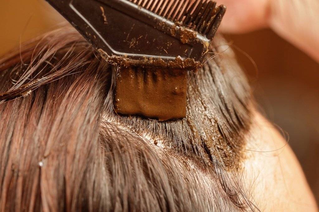 Cum să ai grijă de părul tău chiar dacă te vopsești acasă