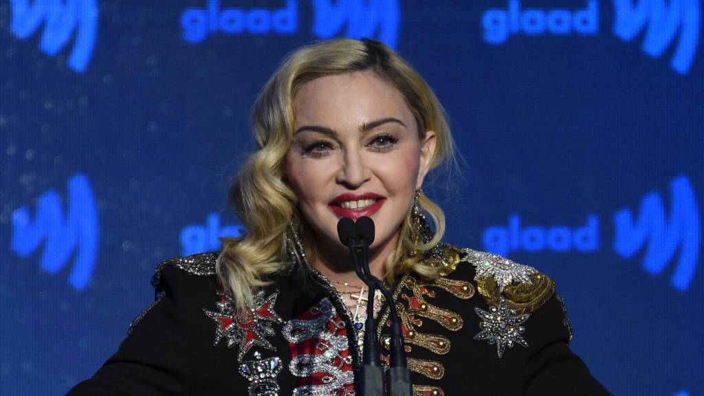 Madonna lucreează la un scenariu cu Diablo Cody, după ce au apărut zvonuri despre plecarea sa de la Interscope Records