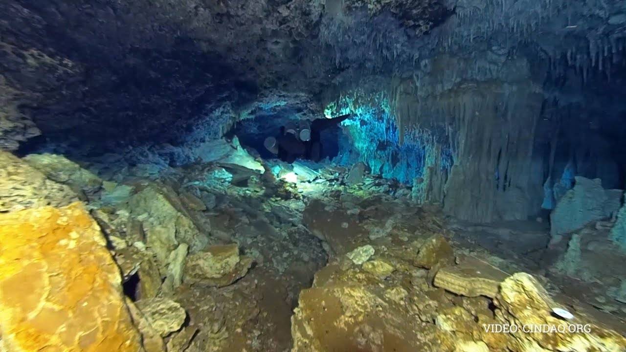 O mină veche de 11.000 de ani dintr-o peștera subacvatică îi surprinde pe arheologi