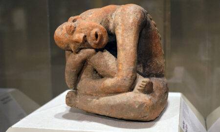 Sculpturile antice indică expresii universale ale sentimentelor umane care au rezistat în timp
