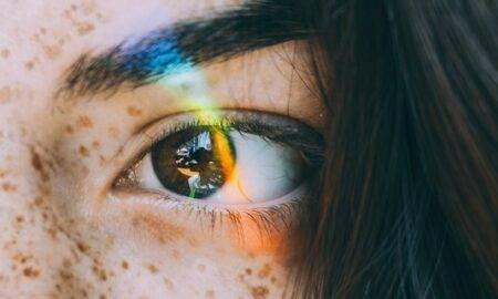 13 Sfaturi pentru îngrijirea ochilor pe care optometristul tău sigur dorește să le știi
