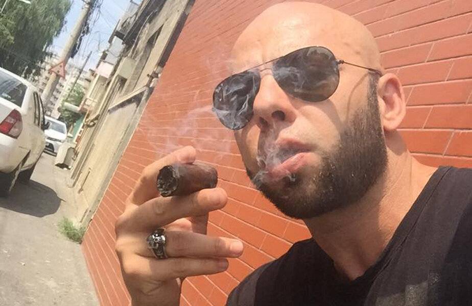 Giani Kiriță este fumător înrăit de trabucuri. „Trebuie să fumezi într-un mare fel..”