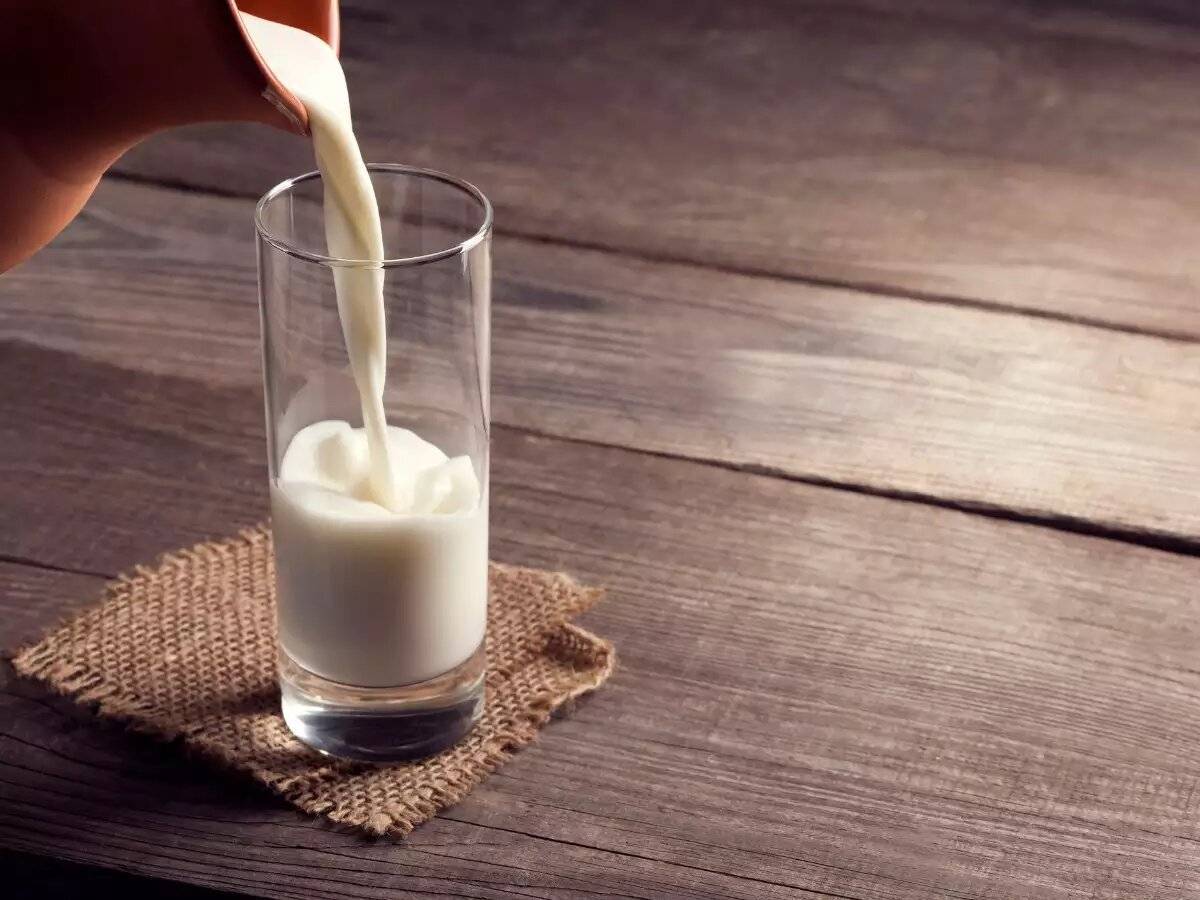 De ce este laptele de vacă alb