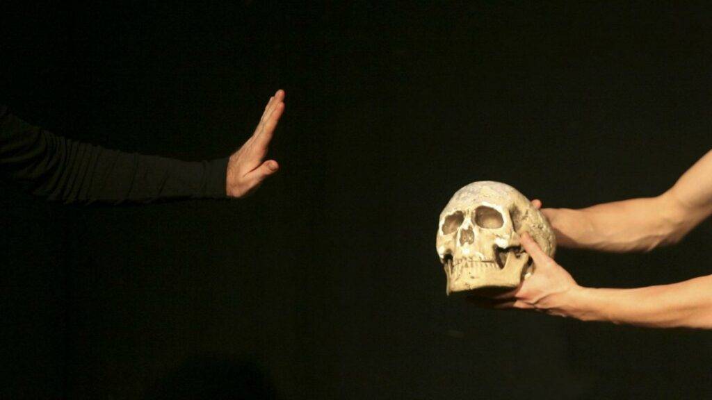 Ne place Shakespeare. Să aflăm de ce ne pasă atât de mult de tatăl lui Hamlet