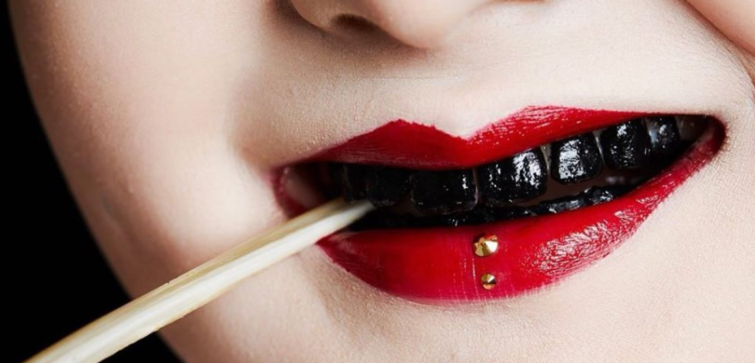 Dinții înnegriți: un semn tradițional japonez de frumusețe