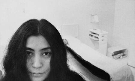Yoko Ono faimoasă în anonimat