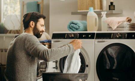 De ce ar trebui să spălați întotdeauna hainele noi înainte de a le purta pentru prima oară
