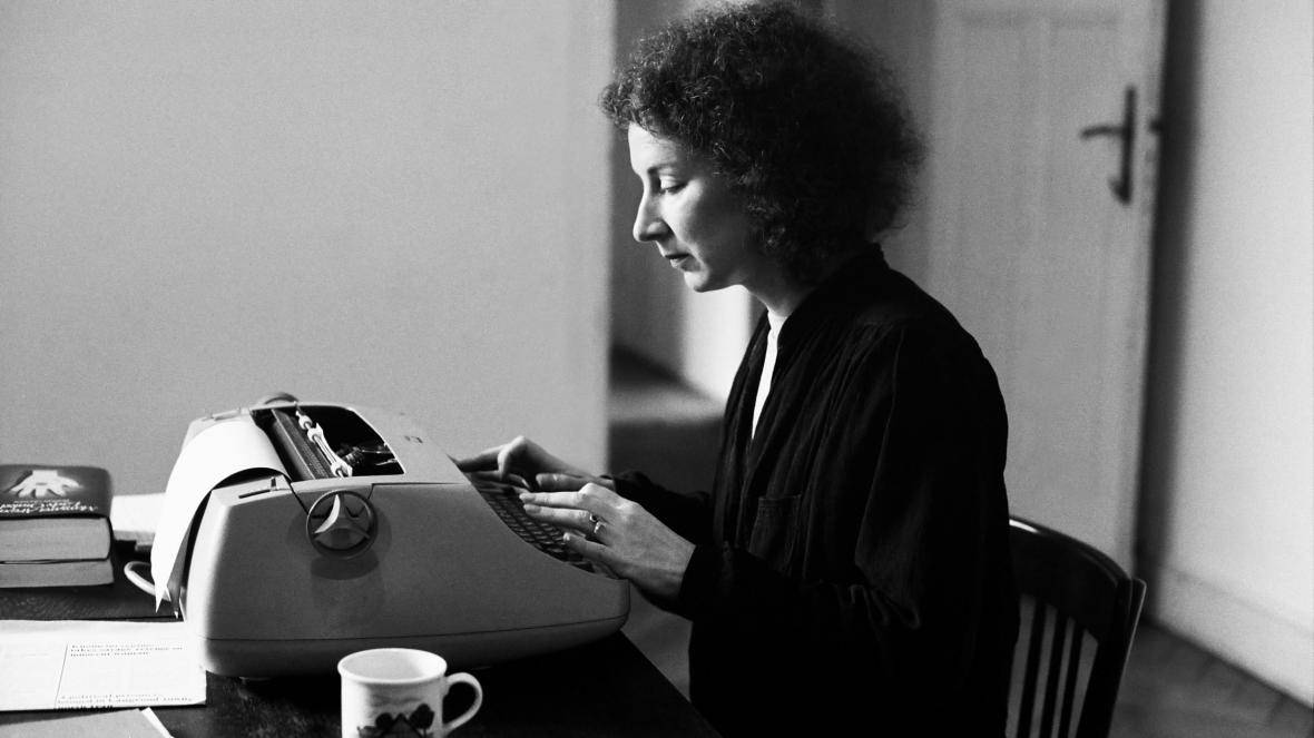 Biografia lui Margaret Atwood, poetă și scriitoare canadiană