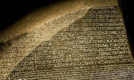 Piatra Rosetta. Artefactul care a făcut posibilă descifrarea hieroglifelor