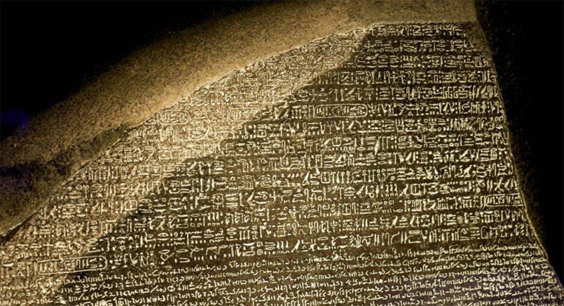 Piatra Rosetta. Artefactul care a făcut posibilă descifrarea hieroglifelor
