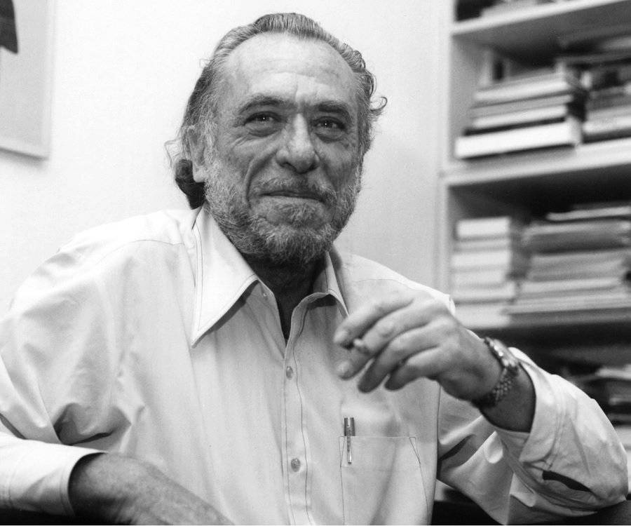 Charles Bukowski. O viață cu alcool, iubire și poezie