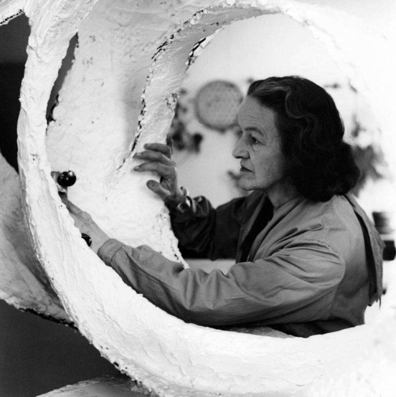 Barbara Hepworth și teoria legată de importanța atingerii