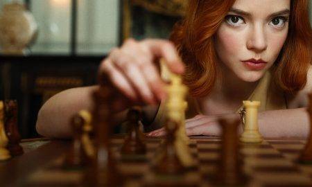 „Gambitul damei”, cea mai nouă serie realizată de Netflix. Orfana care a ajuns în topul jucătorilor de șah