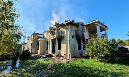 Fosta casă a lui Irinel Columbeanu a ars timp de 12 ore weekendul acesta