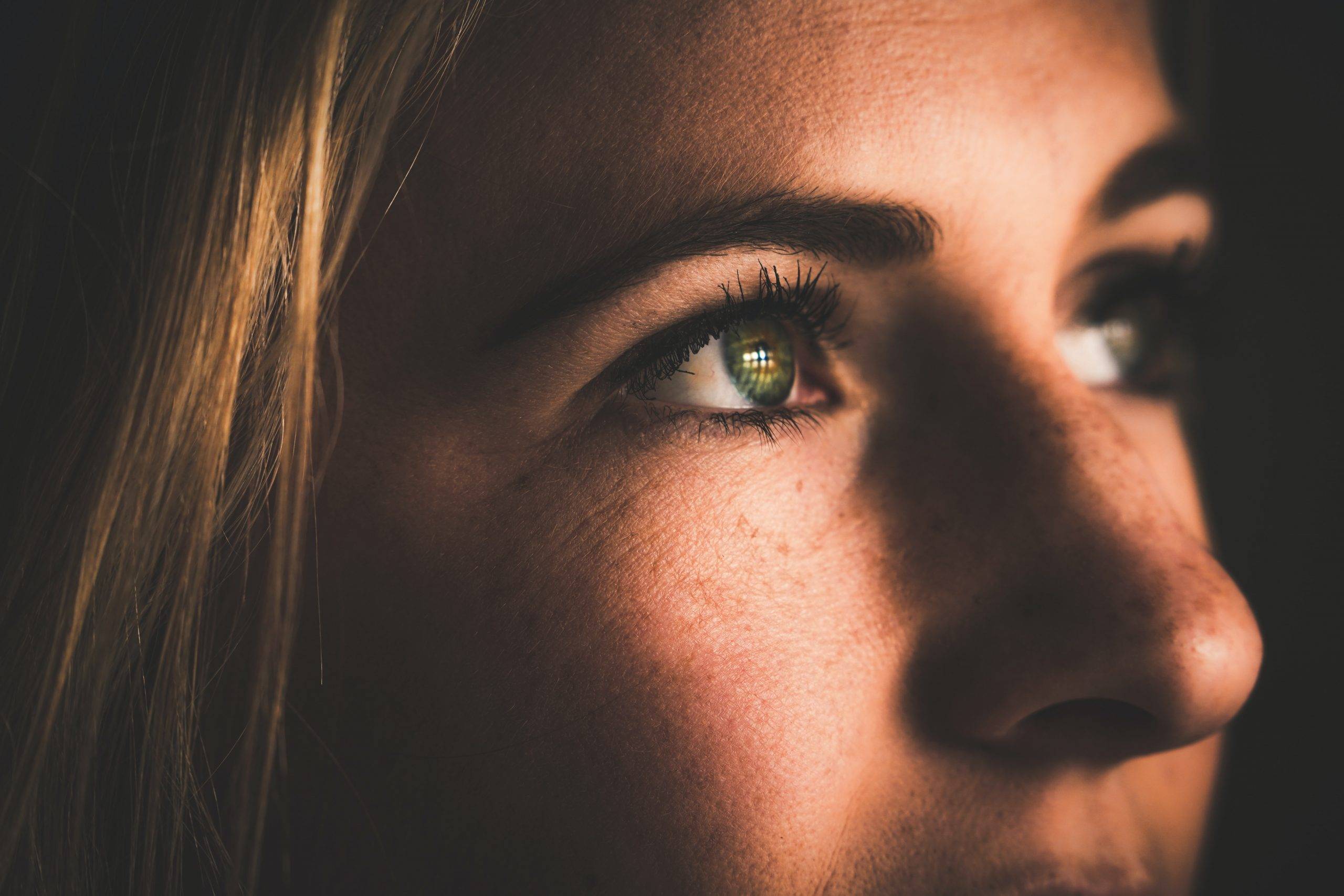 Sfaturi pentru femei: Ce machiaj pentru ochii verzi?