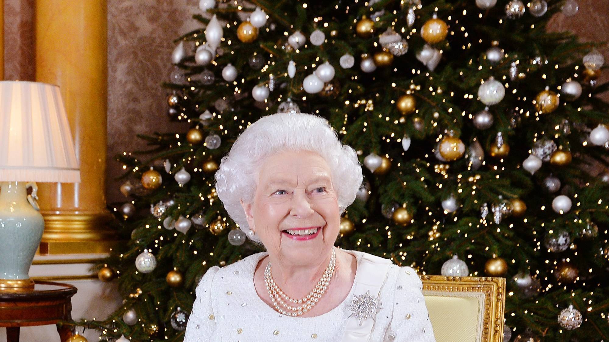 Câte felicitări de Crăciun trimite Regina Elisabeta a II-a în fiecare an? Acest număr vă poate surprinde