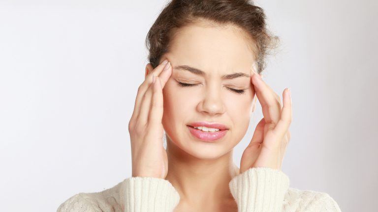 5 remedii naturale pentru migrene. Scapă de durerile de cap