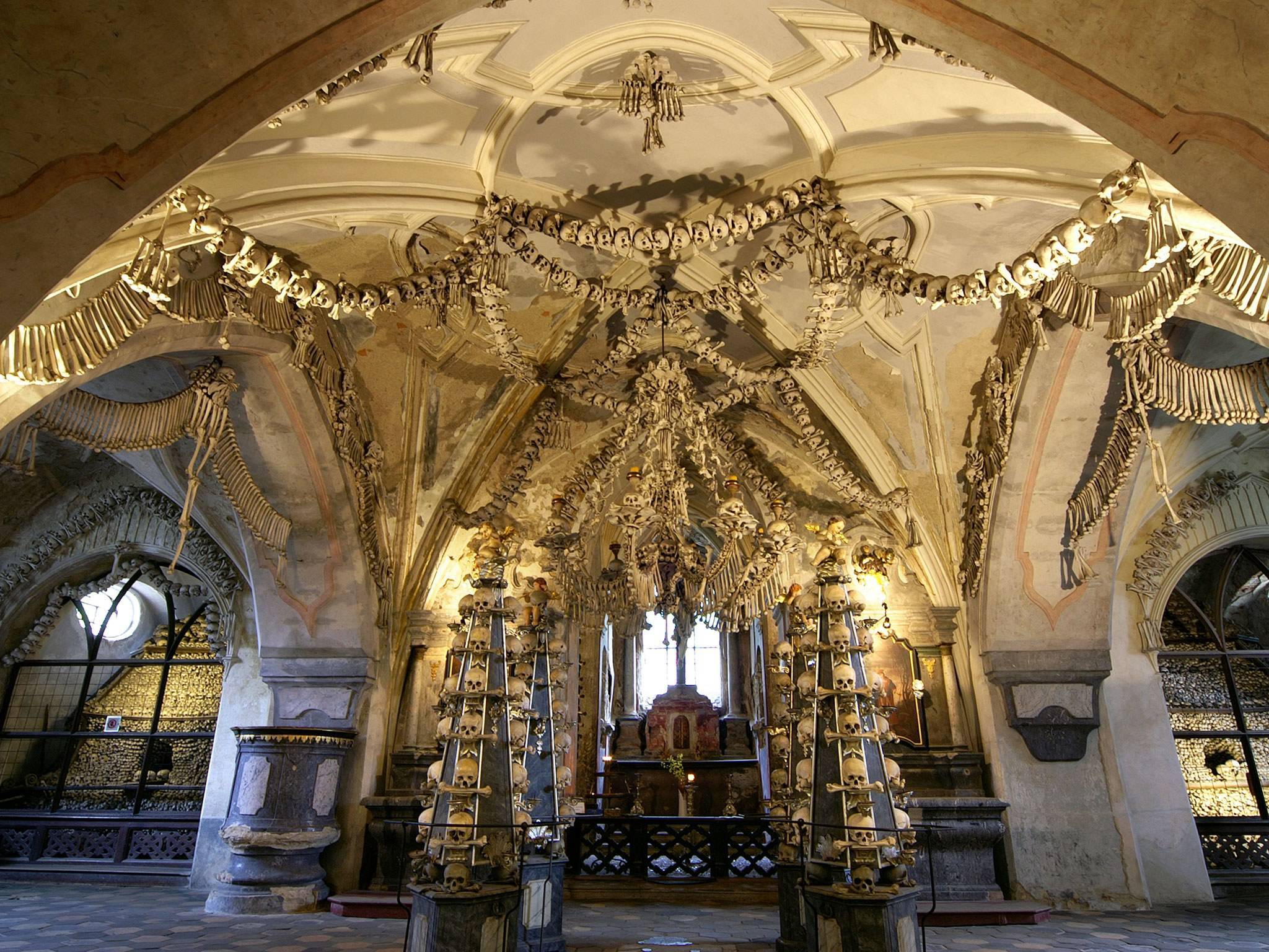 Osuarul din Sedlec, lăcaș de cult unic la nivel mondial! Biserica decorată cu zeci de mii de schelete umane