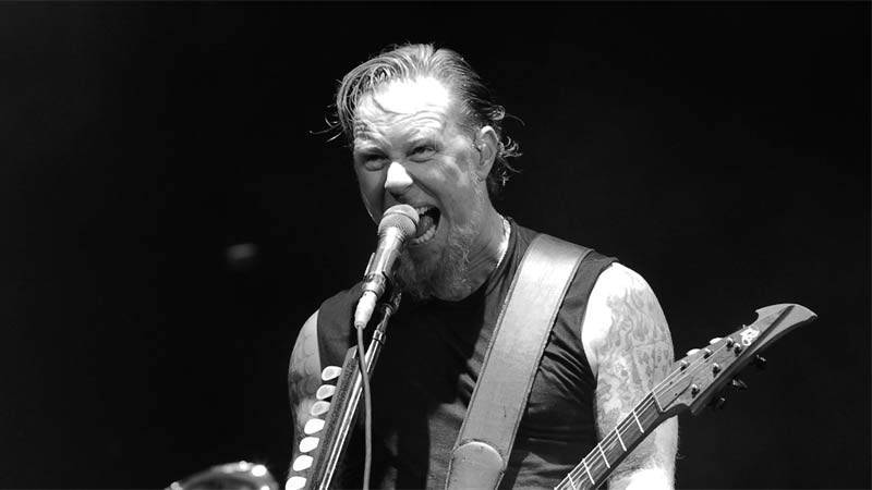 James Hetfield, solistul trupei Metallica, o viață împărțită între celebritate și dependența de droguri