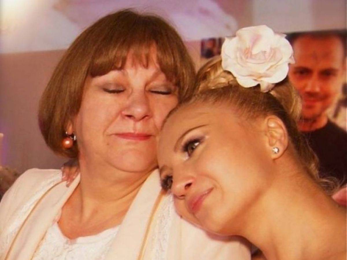 A trecut un an de când Lora și-a pierdut mama! Iată ce mărturisiri a făcut artista