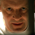 Hannibal Lecter: povestea criminalul cu o minte genială, deghizat într-un gentleman impecabil