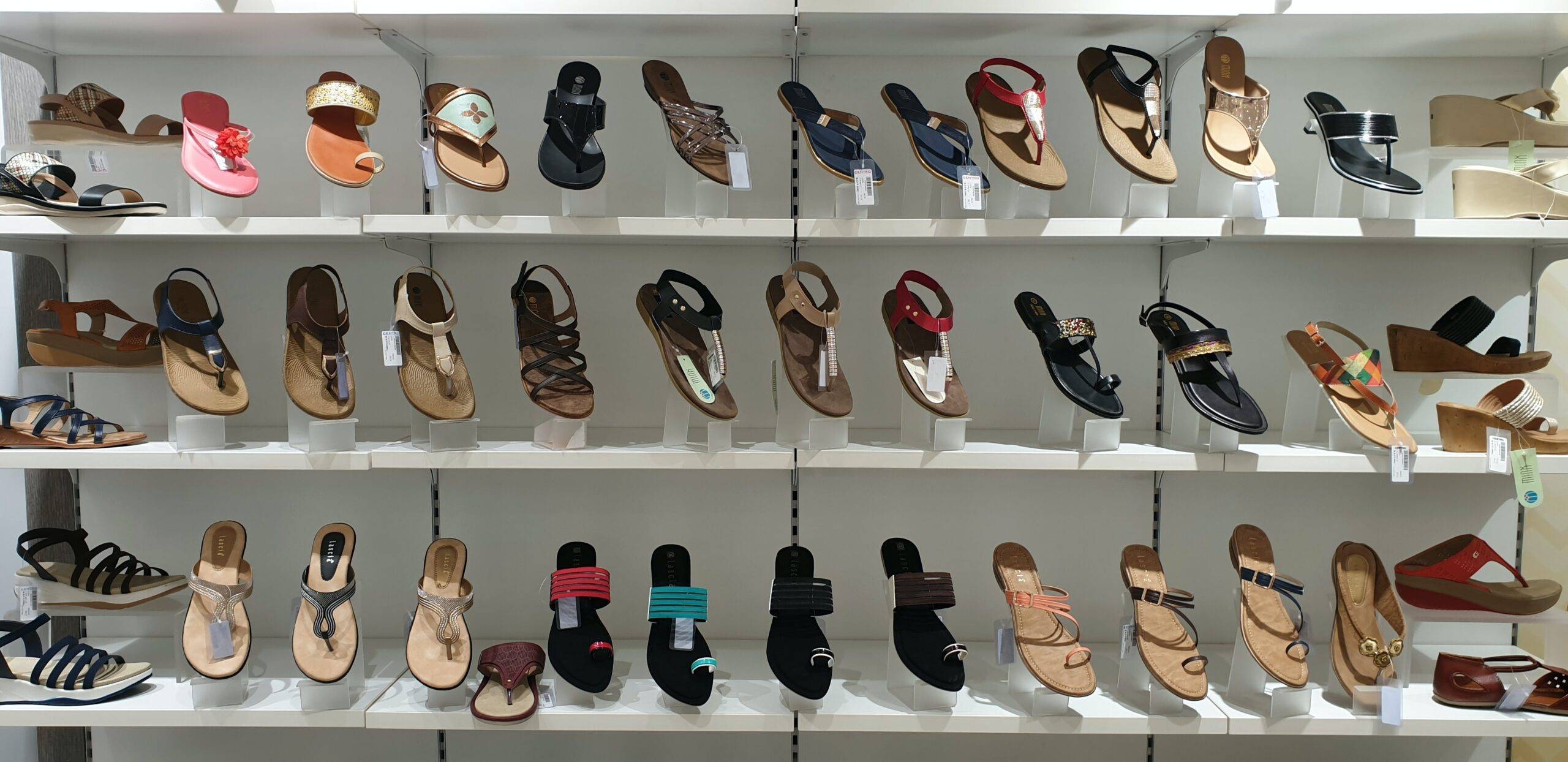 Sa aflat care sunt noile tendință în materie de sandale în sezonul de primăvară al acestui an!