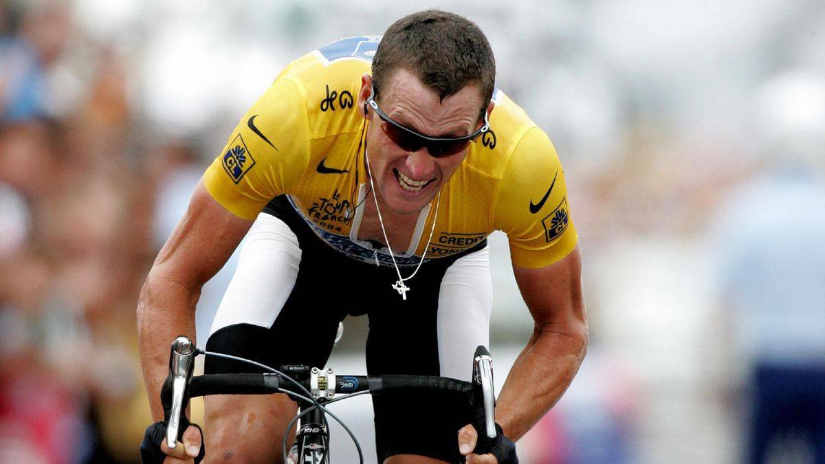 Lance Armstrong, ciclistul renumit pentru fraudă de proporții! Sportivul a fost suspendat pe viață