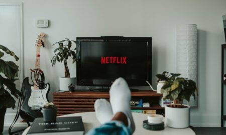 Top 5 seriale de pe Netflix pe care le puteți viziona alături de cei dragi weekendul acesta