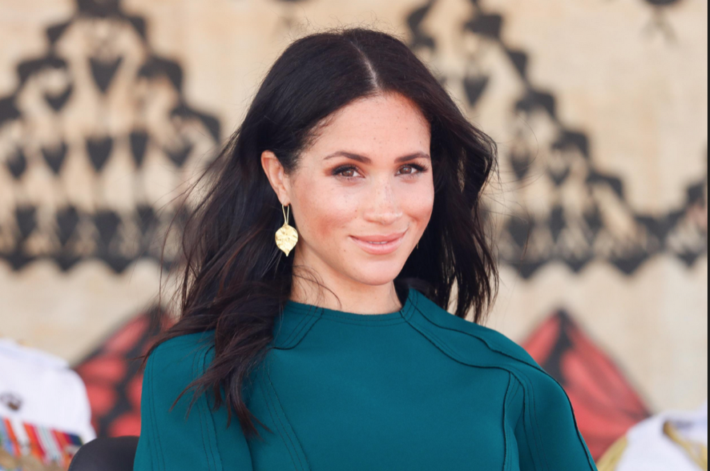 Meghan este din nou luată la rost de către Regina! Ce a determinat-o pe suverană să o confrunte pe aceasta?