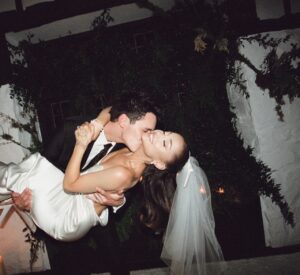 Primele fotografii cu rochia de mireasă a Arianei Grande! Vedeta a făcut nunta în mare secret