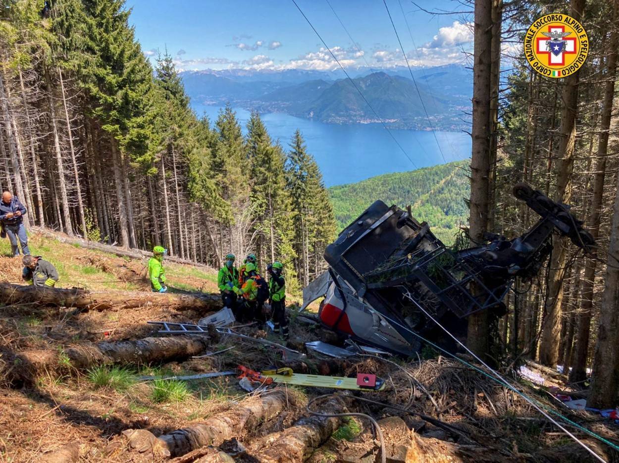 Singurul supraviețuitor al tragediei din Italia se zbate între viață și moarte! Cum a fost găsit acesta