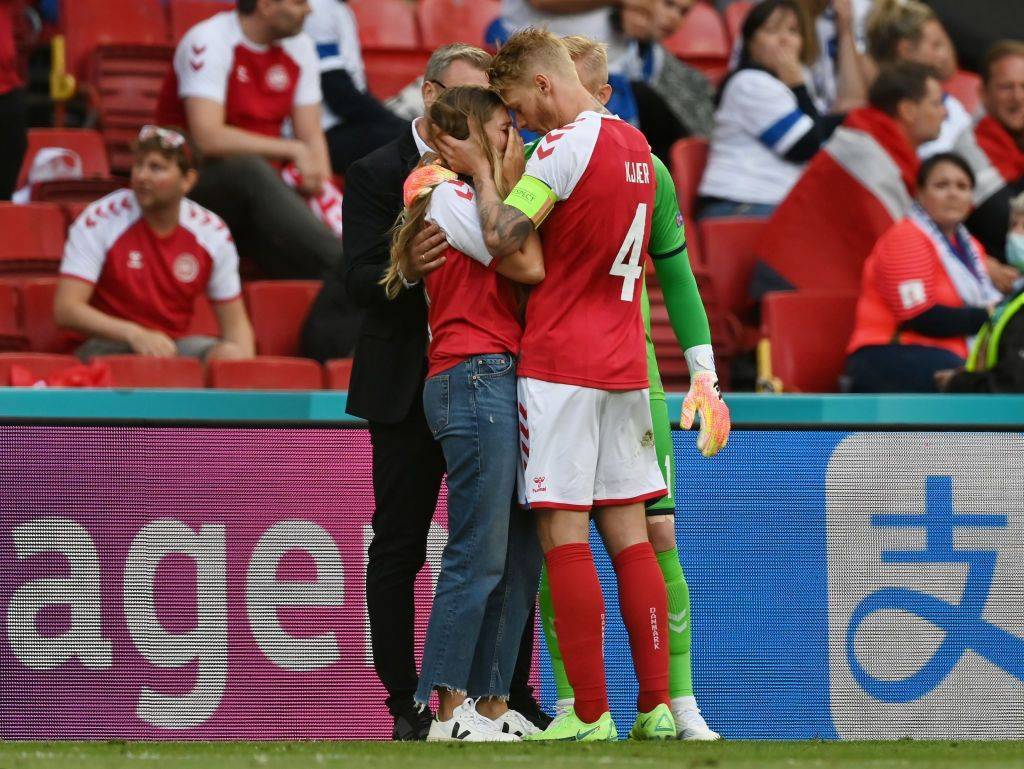 Cine este soția fotbalistului Christian Eriksen, cel care s-a prăbușit weekendul trecut pe terenul de fotbal