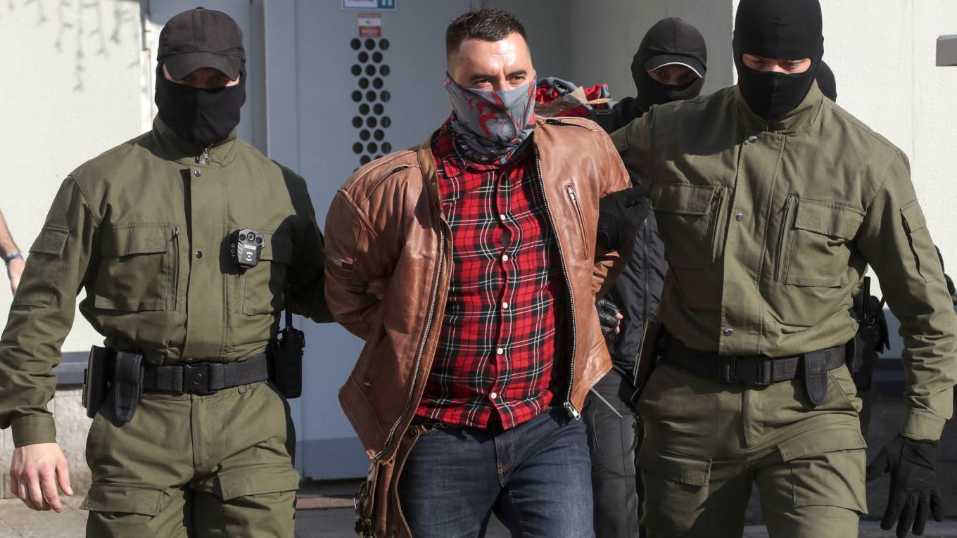 Gest șocant al unui deținut politic din Belarus! Bărbatul a încercat să se sinucidă chiar în sala de judecată