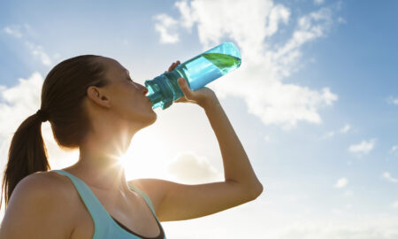 Câtă apă trebuie să consumi zilnic în funcție de greutate ta? Acest detaliu îți va schimba viața complet