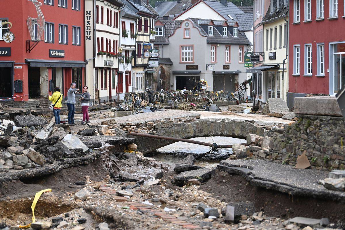 Crește masiv numărul deceselor provocate de inundații în Europa. Germania are cele mai multe victime