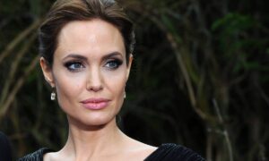 Angelia Jolie a fost surprinsă în compania unui bărbat celebru. Să fie actrița implicată într-o nouă relație?