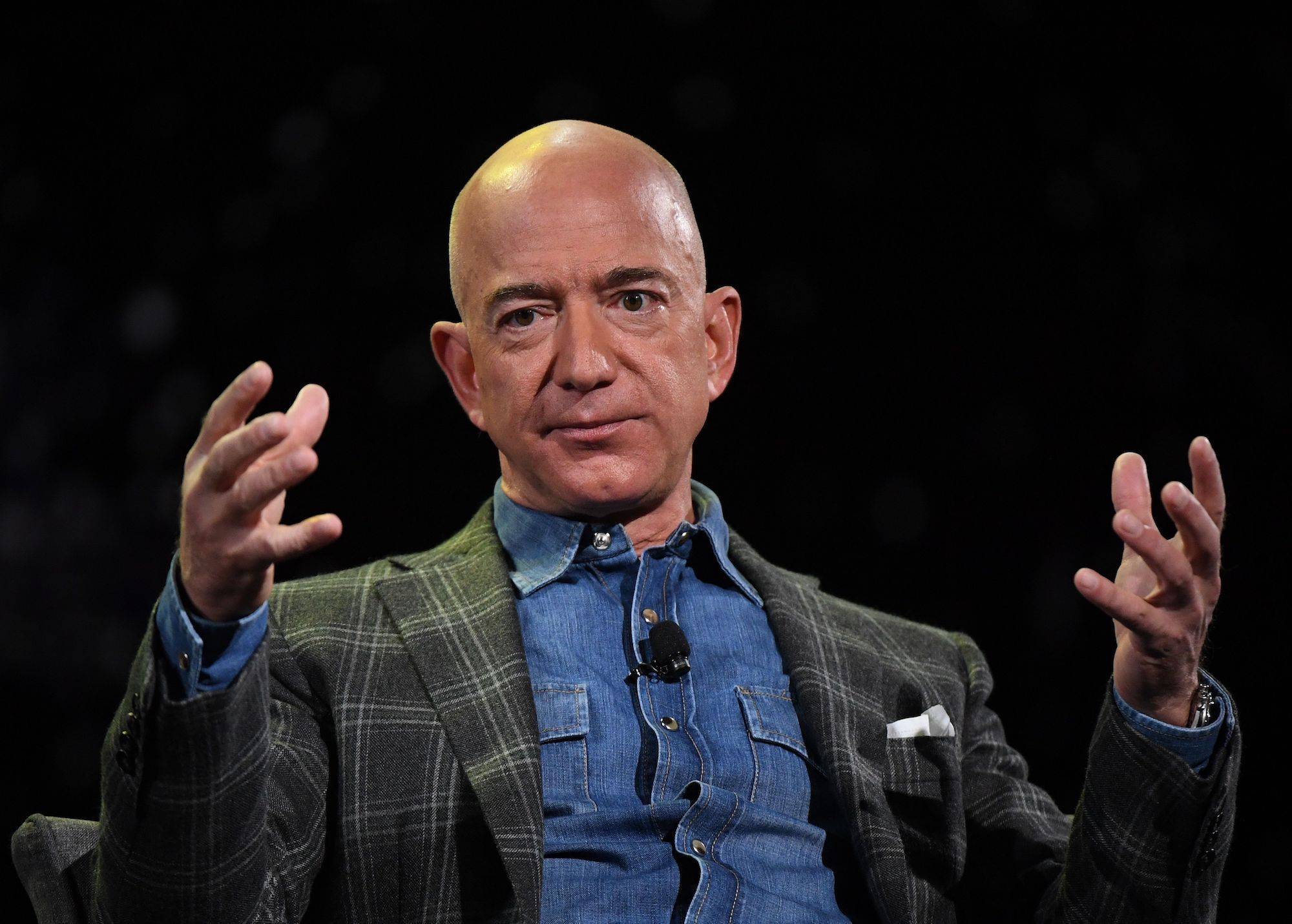 Jeff Bezos renunță la funcția de CEO Amazon. Ce planuri are unul dintre cei mai bogați oameni ai planetei