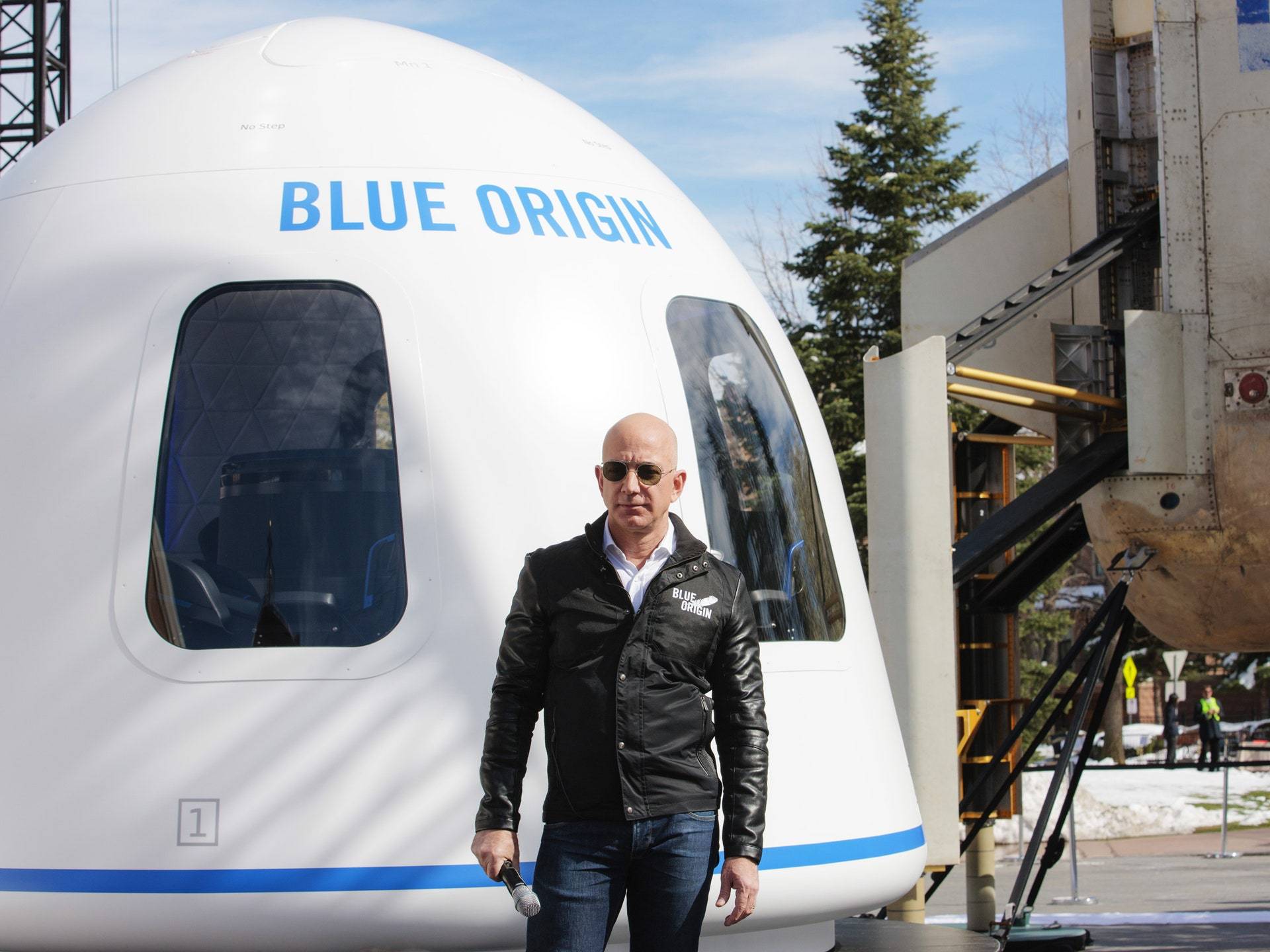 A plătit 28 de milioane de dolari să zboare în spațiu alături de Bezos, dar a renunțat brusc. Motivul, uimitor