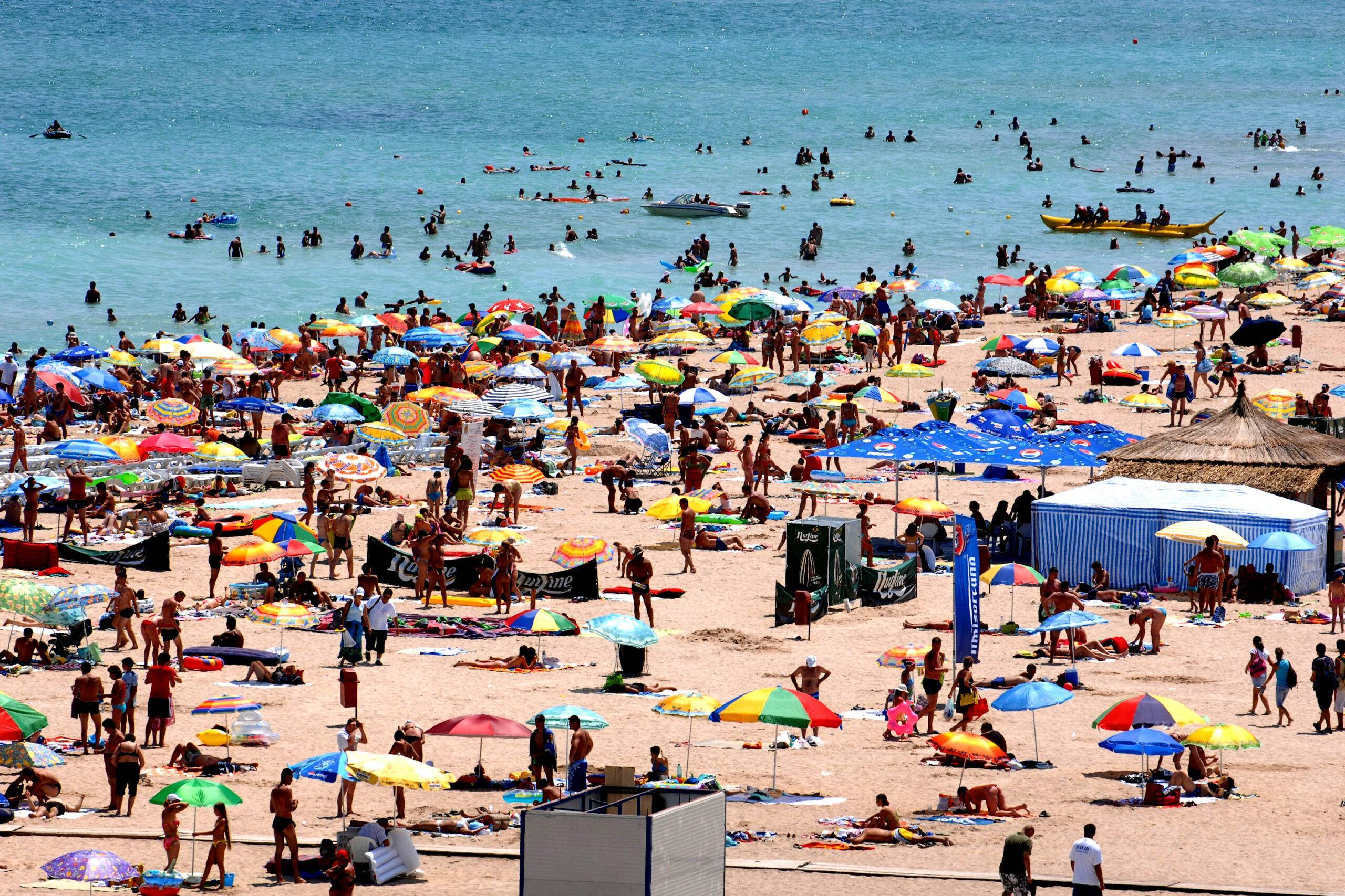 Se anunță un weekend plin la mare. 150 de mii de turiști sunt așteptați în stațiunile de la Marea Neagră