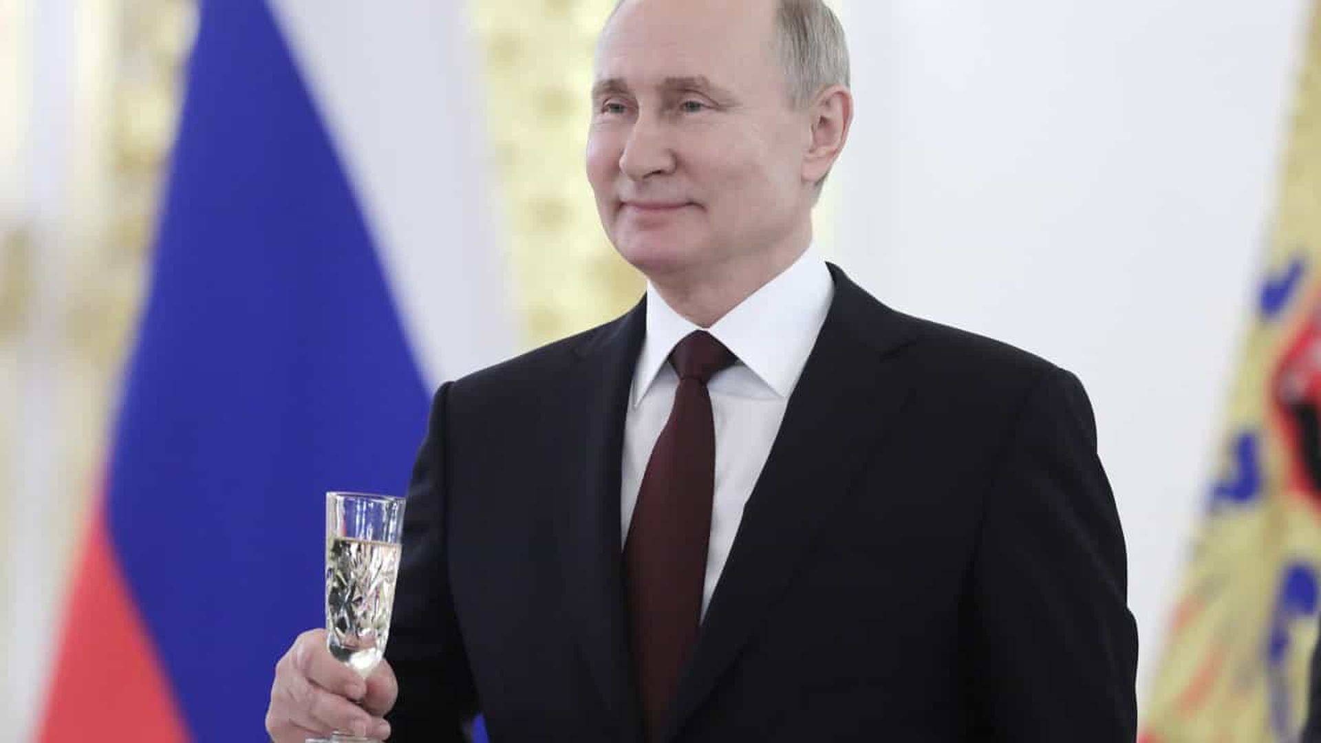 Putin stârnește revota printre marii producători de șampanie. Noua lege i-a supărat rău pe francezi