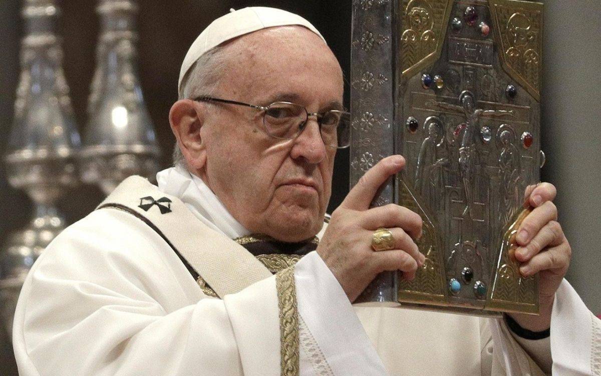 Papa Francisc îi sfătuiește pe oameni să nu se izoleze pe telefoanele mobile, ci să se asculte unii pe ceilalți