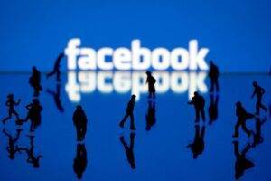 Taxa pentru intimitate: Facebook cere bani sau acordul tău pentru a nu te supraveghea
