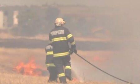 Pompierii din România au fost în alertă din cauza mai multor incendii. Au ars mai multe hectare de vegetație