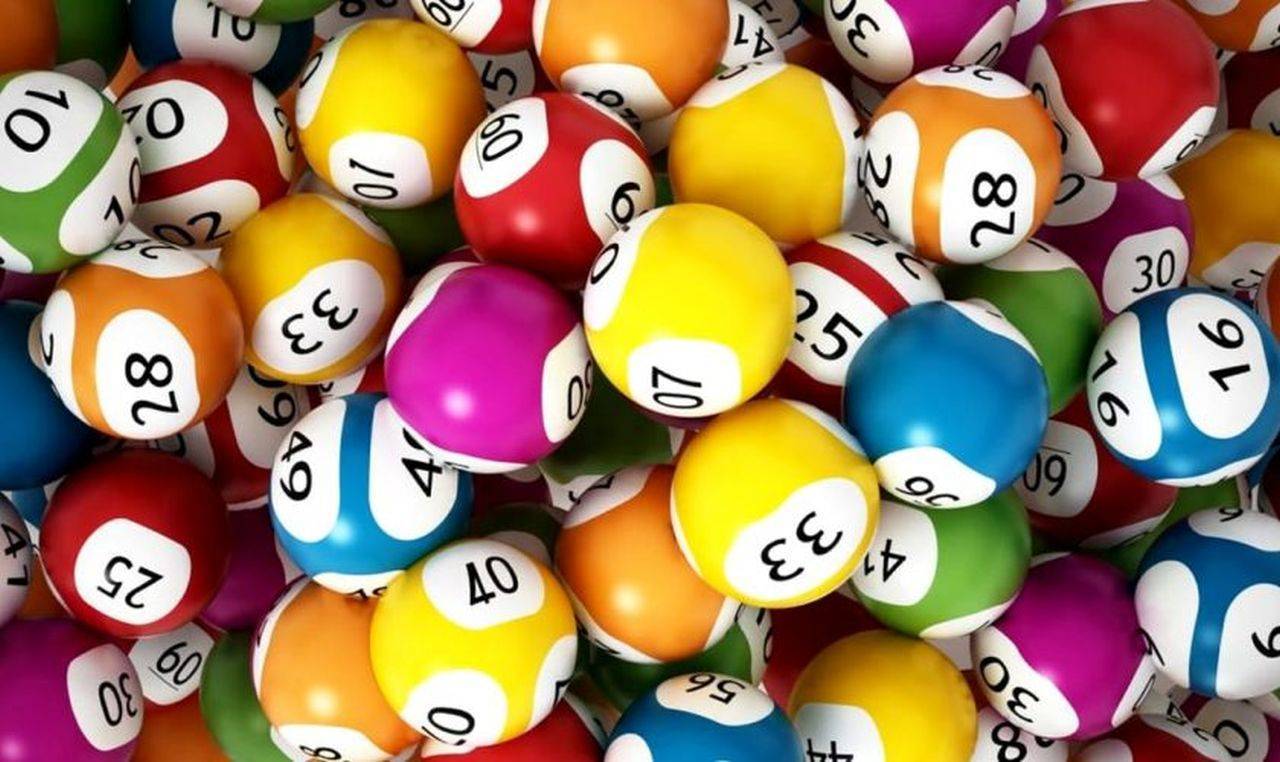 Premii extrem de mari, puse astăzi în joc de Loteria Română