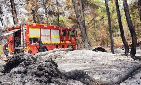 O nouă zi, o nouă intervenție masivă a pompierilor români aflați în Grecia