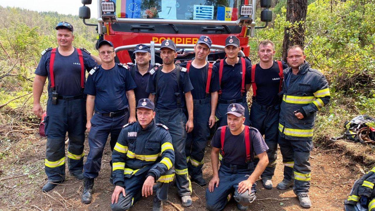 De două ori eroi! Pompierii care au fost în Grecia au intervenit voluntar la un accident în drum spre casă