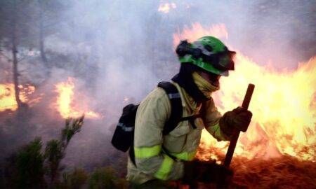 Focul continuă să facă ravagii în Spania. Pompierii se luptă cu ,,cel mai complicat incendiu din ultimii ani”