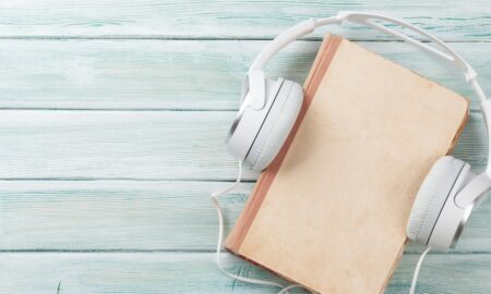 Cărțile audio: cum au apărut, beneficii și motive pentru care să le asculți