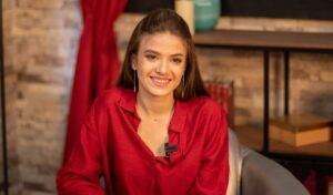 Mara Oprea, protagonista serialului fenomen „Adela”, despre legătura cu social media și iubirea pentru vacanțe
