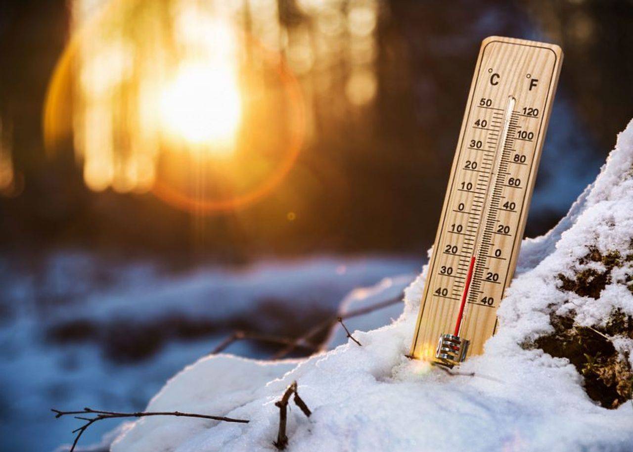 O masă de aer rece va cuprinde România. Meteorologii anunță cum va fi vremea de Crăciun